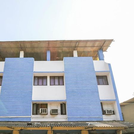 Spot On 67211 Hotel Gokul Daman Bagian luar foto