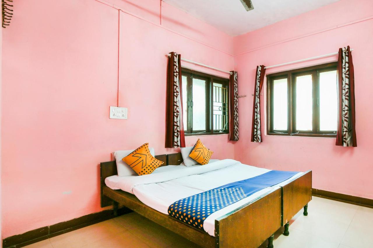 Spot On 67211 Hotel Gokul Daman Bagian luar foto