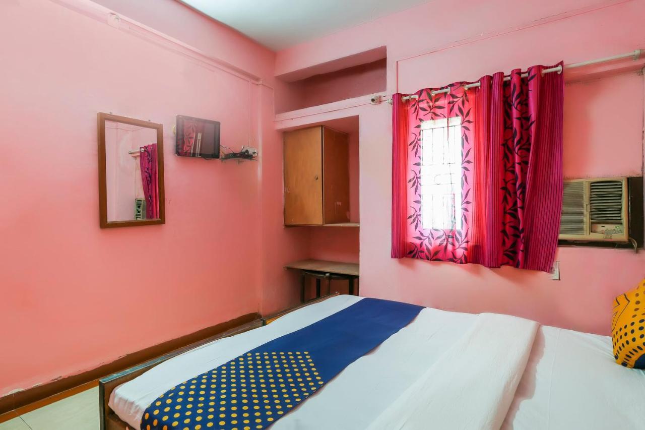 Spot On 67211 Hotel Gokul Daman Bagian luar foto