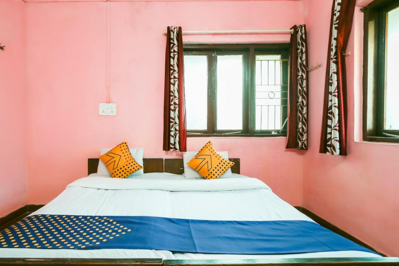 Spot On 67211 Hotel Gokul Daman Bagian luar foto