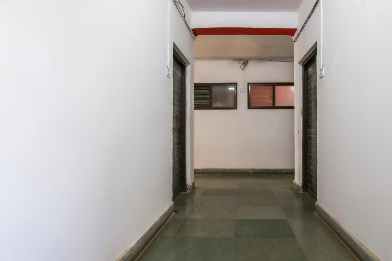 Spot On 67211 Hotel Gokul Daman Bagian luar foto