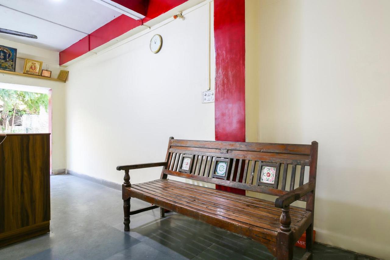 Spot On 67211 Hotel Gokul Daman Bagian luar foto